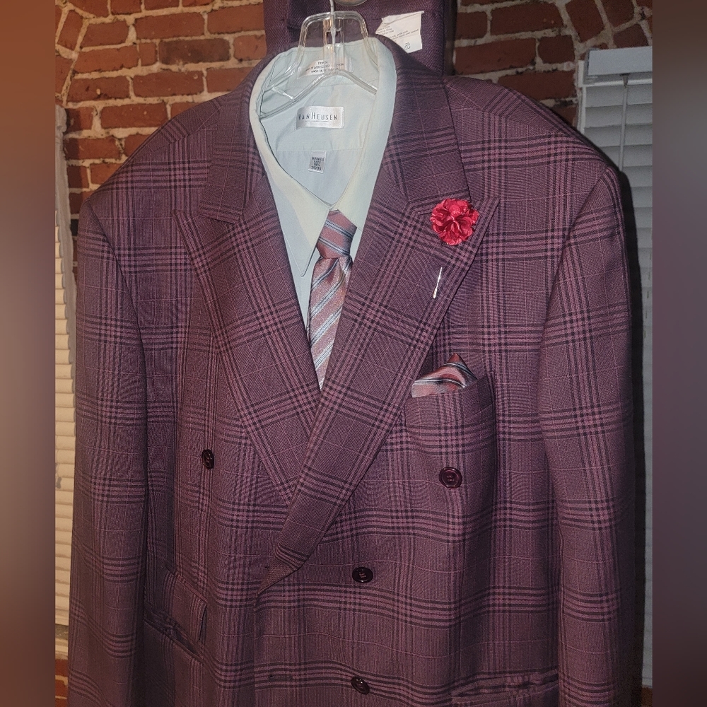 48R Beautiful Burgundy Window Pane Suit with accessories.